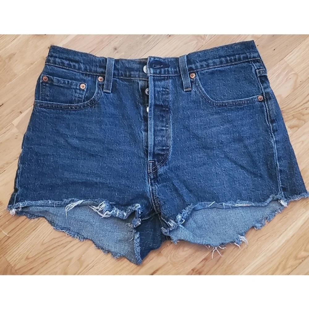 Vintage Levi's 501 Button Fly Cutoff Denim Shorts 26 & 29 - Picture 2 of 13